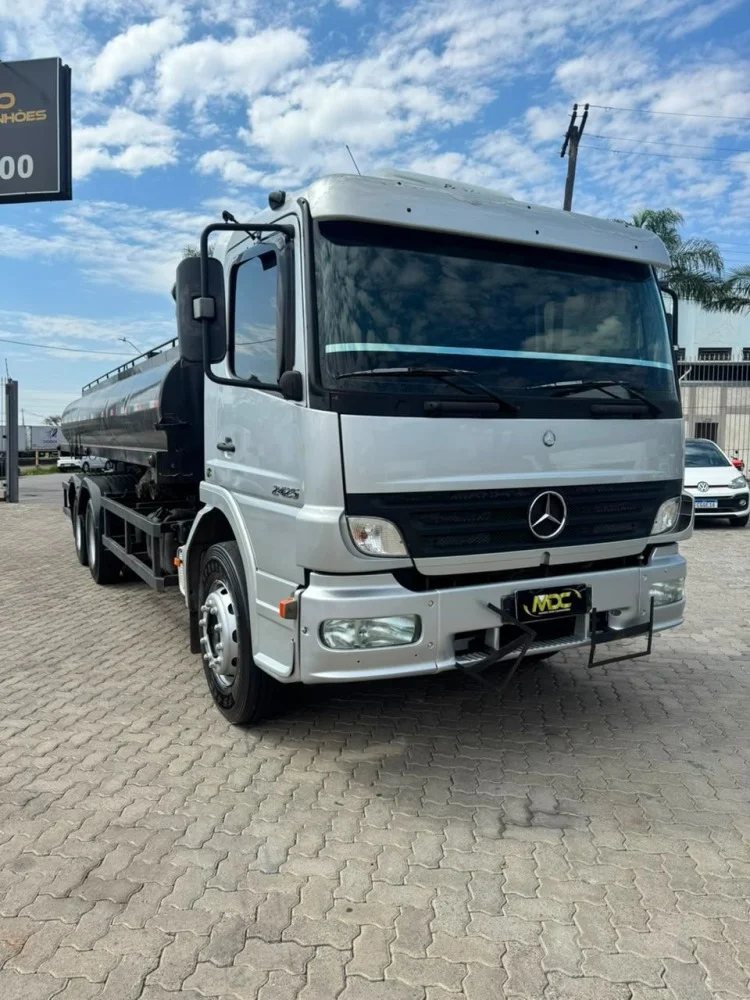 MERCEDES-BENZ Atego 2425 3-Eixos 2p (diesel)